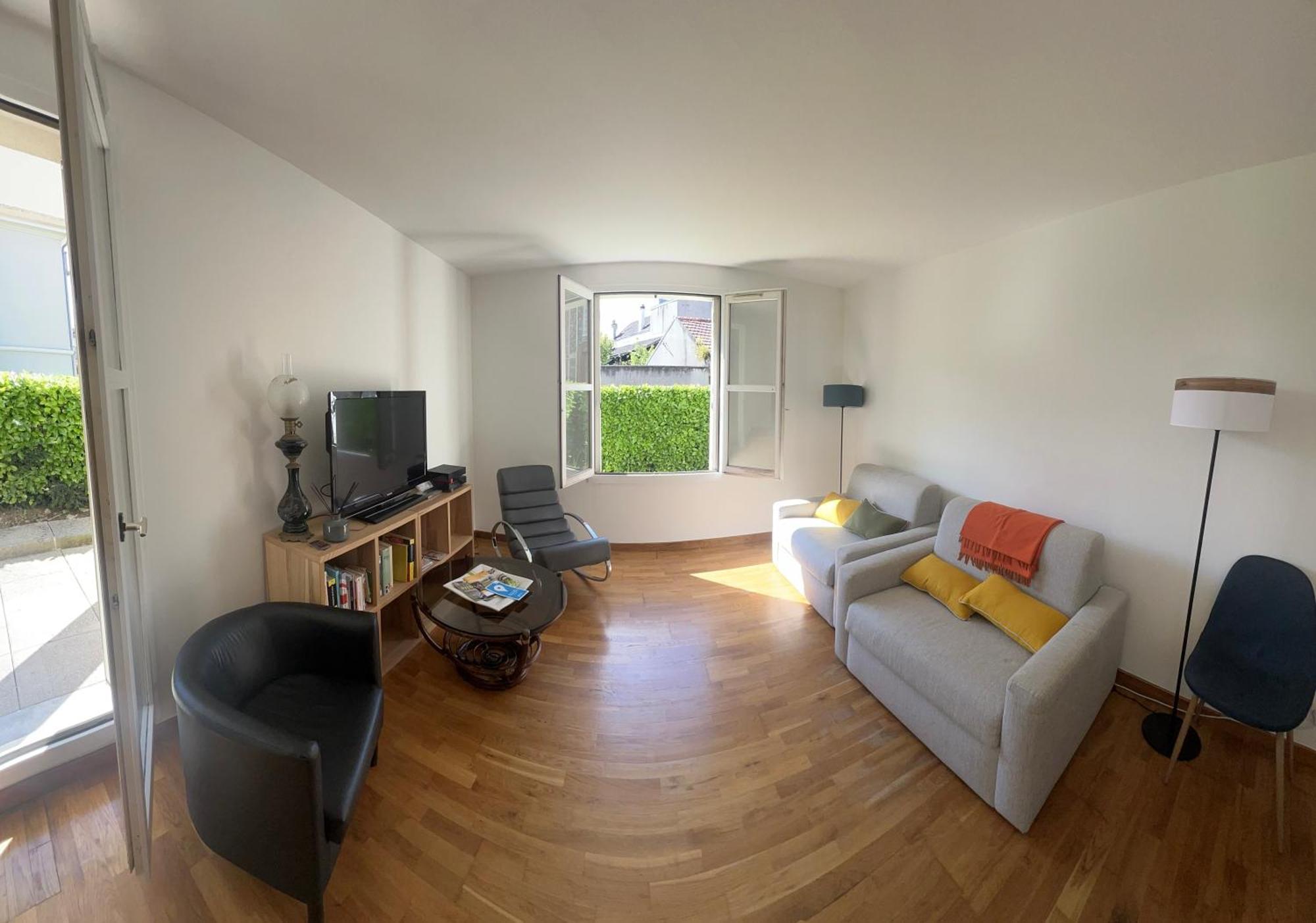 Standing Avec Jardin, 4 Personnes, Strategiquement Situe Apartment *