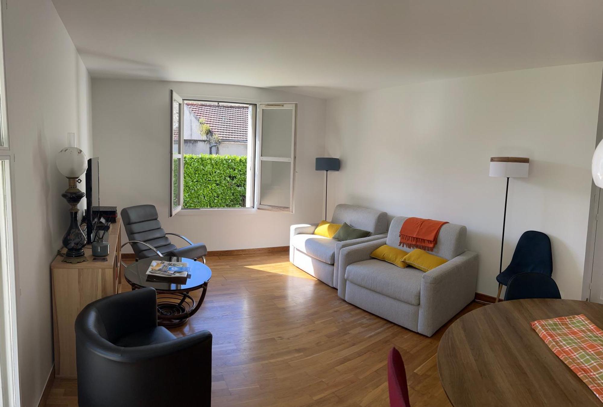 Standing Avec Jardin, 4 Personnes, Strategiquement Situe Apartment Mantes-la-Jolie