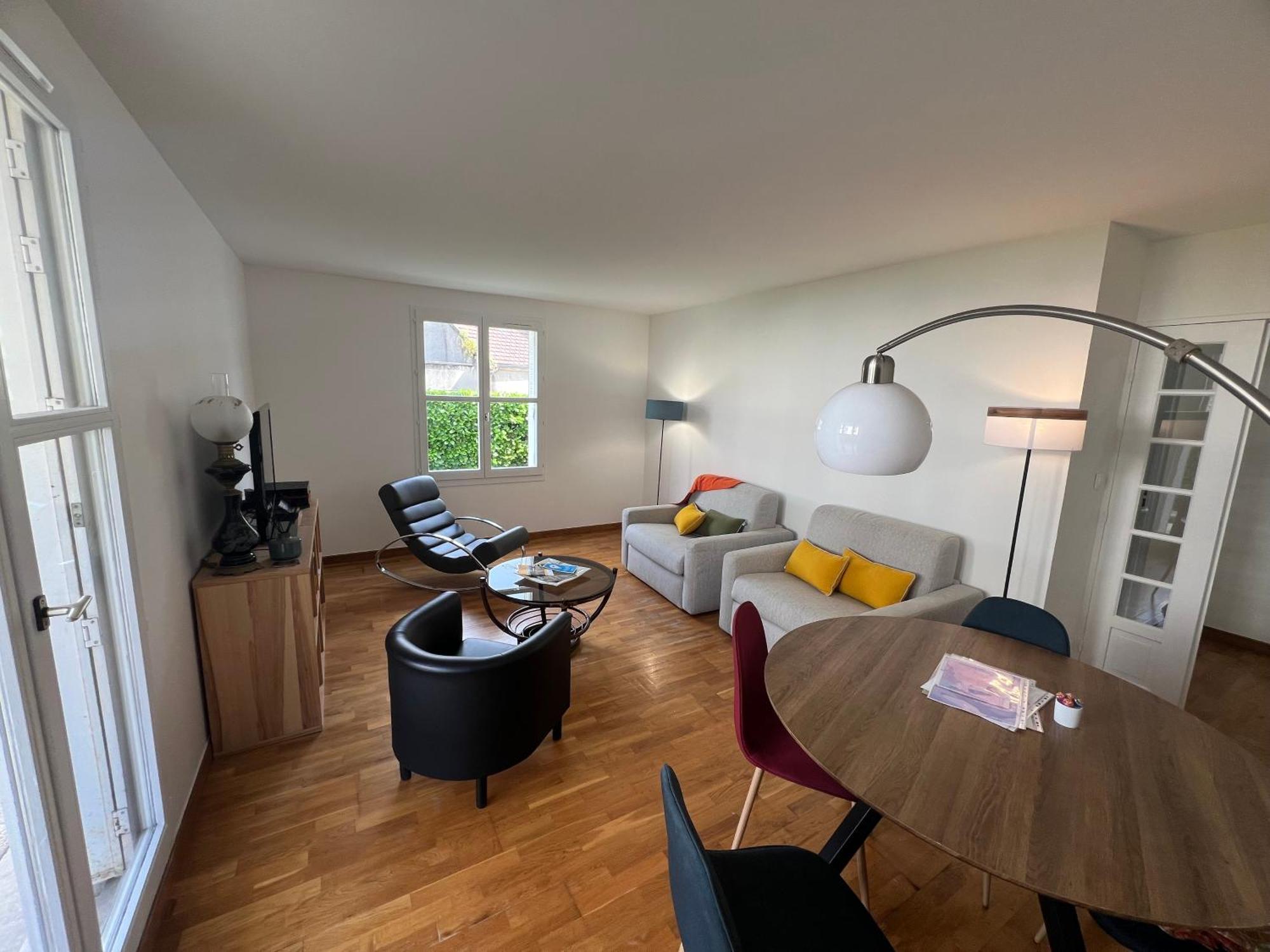 Standing Avec Jardin, 4 Personnes, Strategiquement Situe Mantes-la-Jolie
