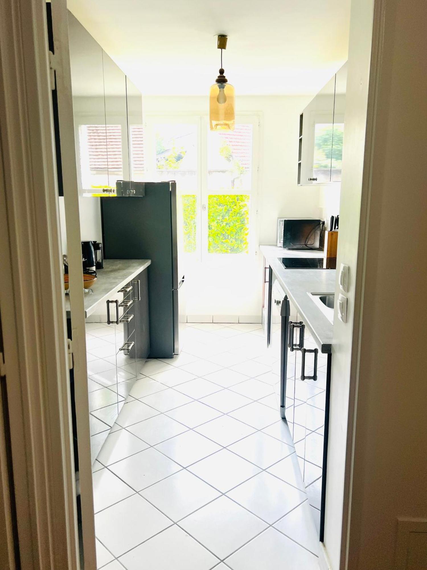 Apartment Standing Avec Jardin, 4 Personnes, Strategiquement Situe